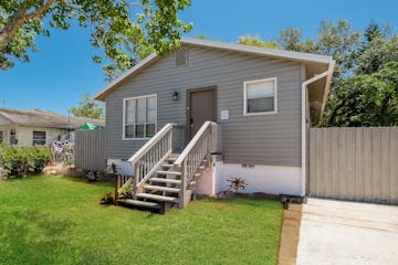 425 S DISSTON TARPON SPRINGS, FL 34689